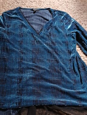 Simply Vera Vera Wang Blue Patterned Velvet Top